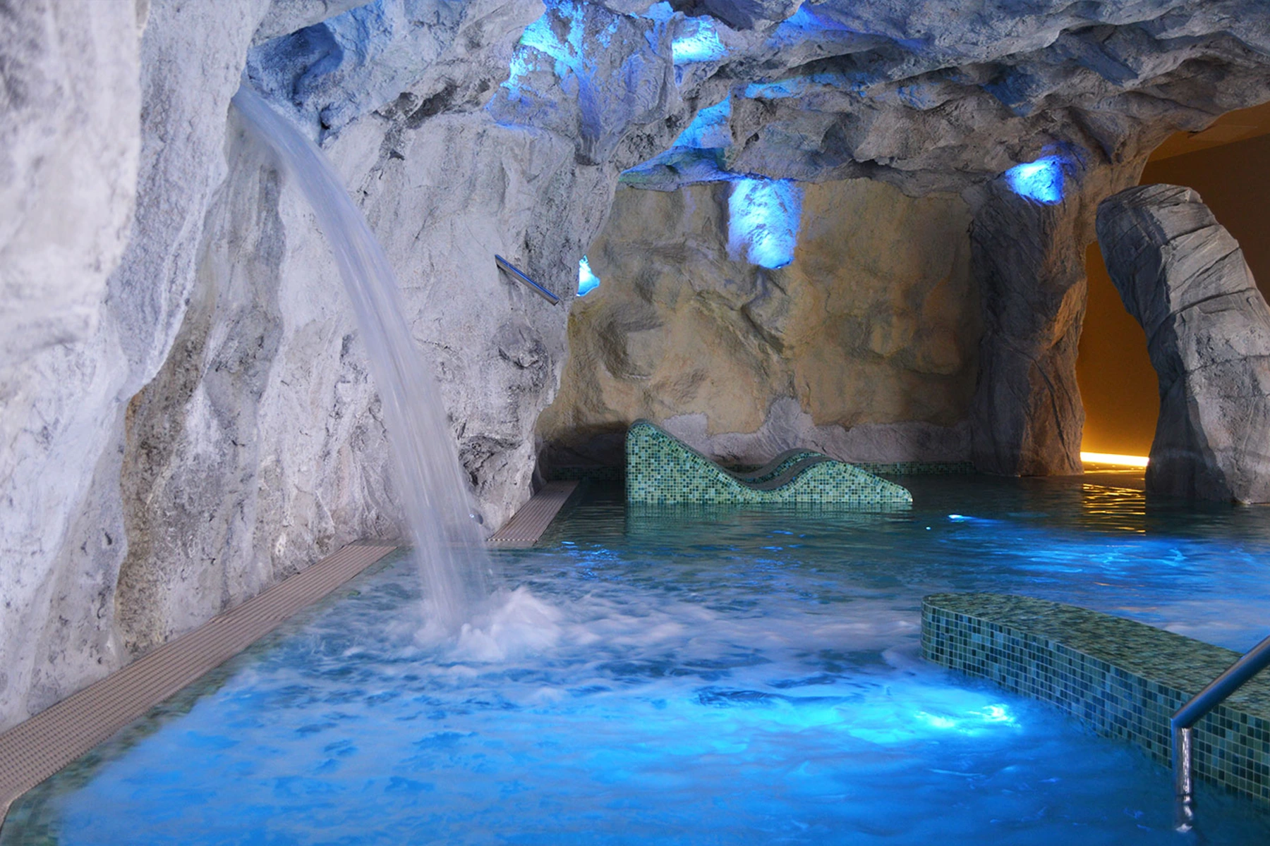 Cascate per piscina talassoterapica CEMI Network progettazione e realizzazione