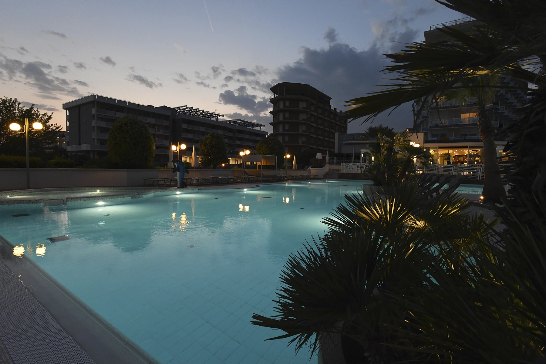 piscina esterna per struttura ricettiva