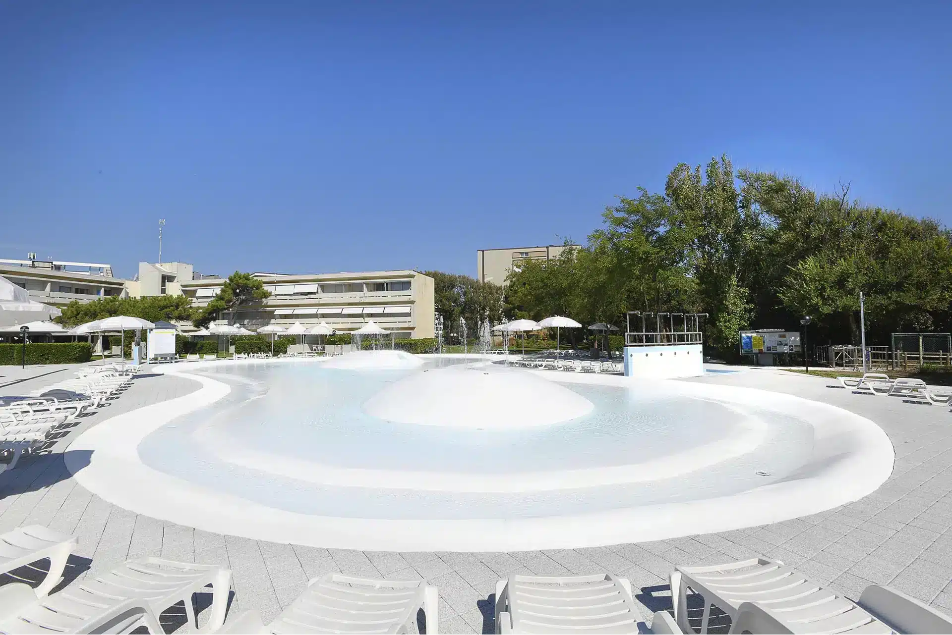 progettazione e realizzazione laguna Isamar Holiday Village per strutture ricettive CEMI Network