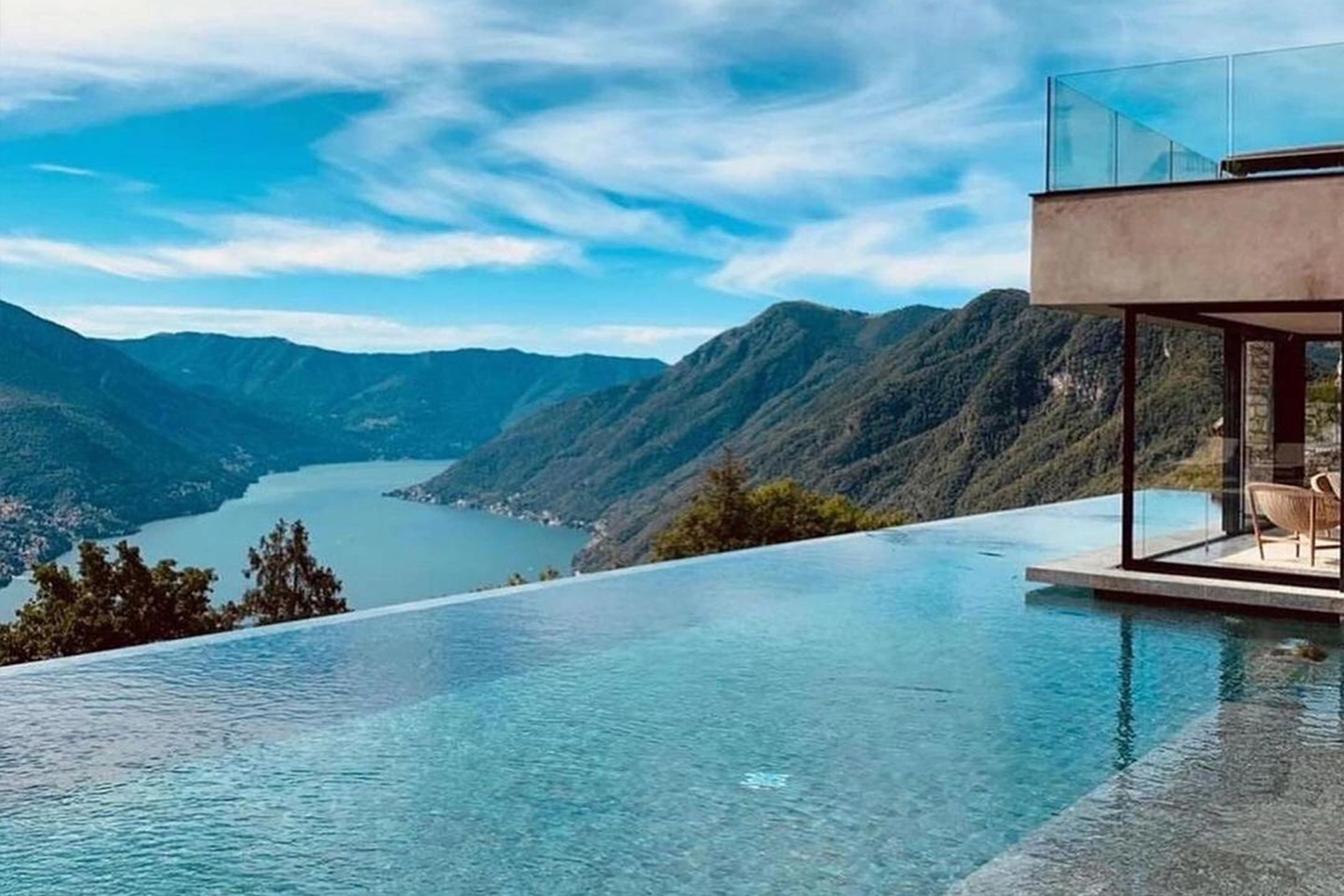 Piscina a Sfioro Montagna | Lusso e Vista Alpi a Courmayeur piscina sfioro montagna