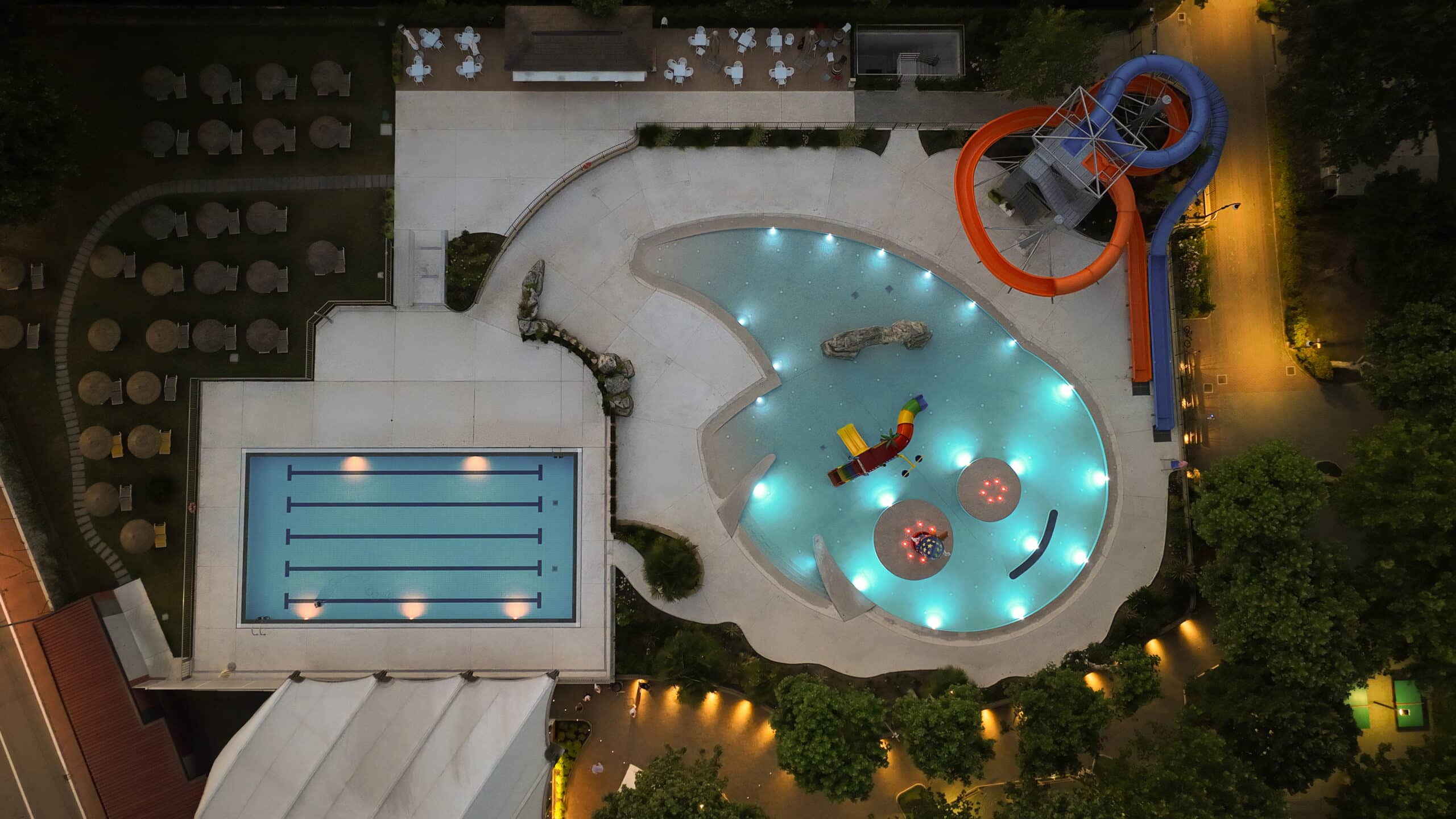 area acquatica per hotel di lusso con giochi d’acqua