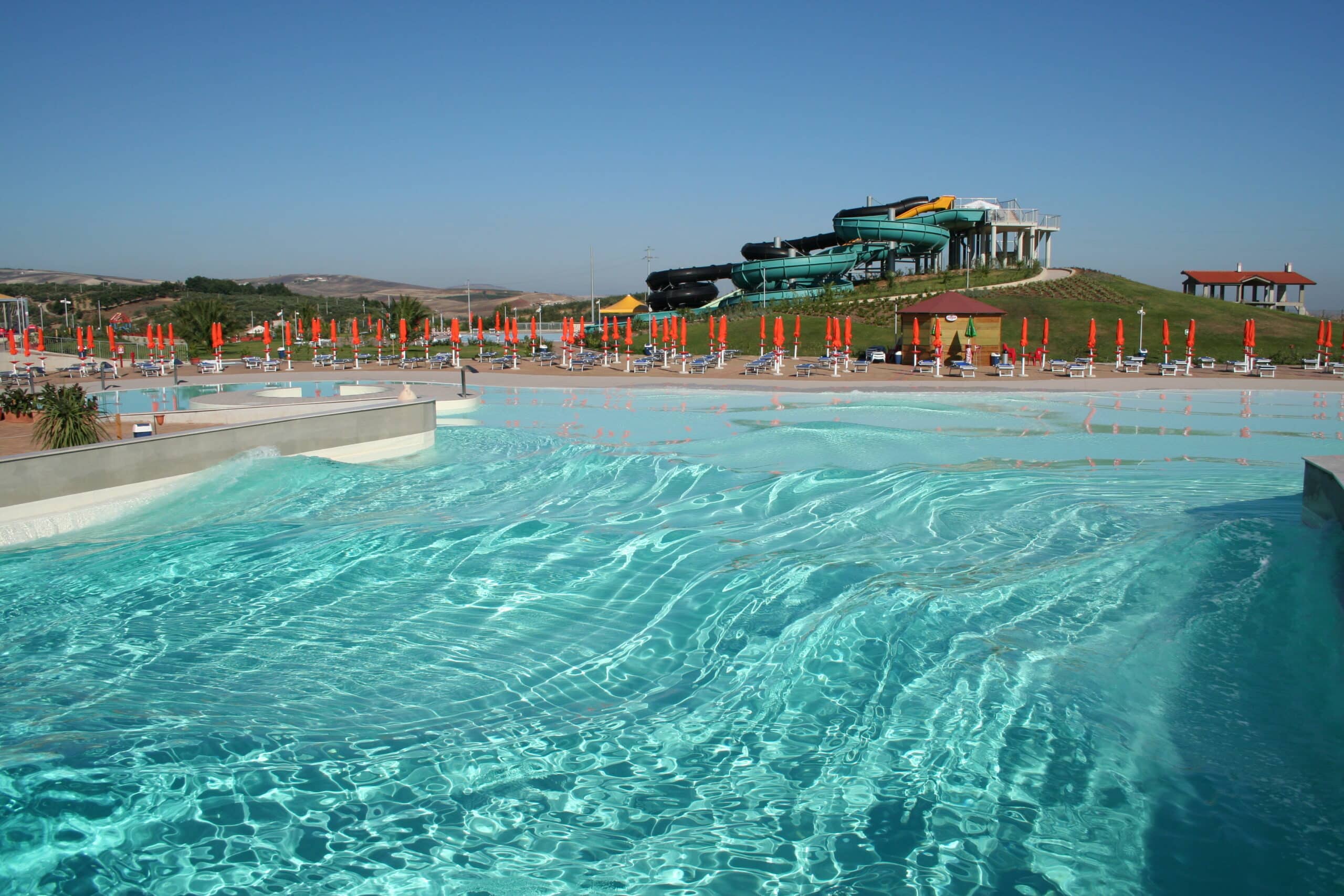 piscina scenografica per hotel con area water experience