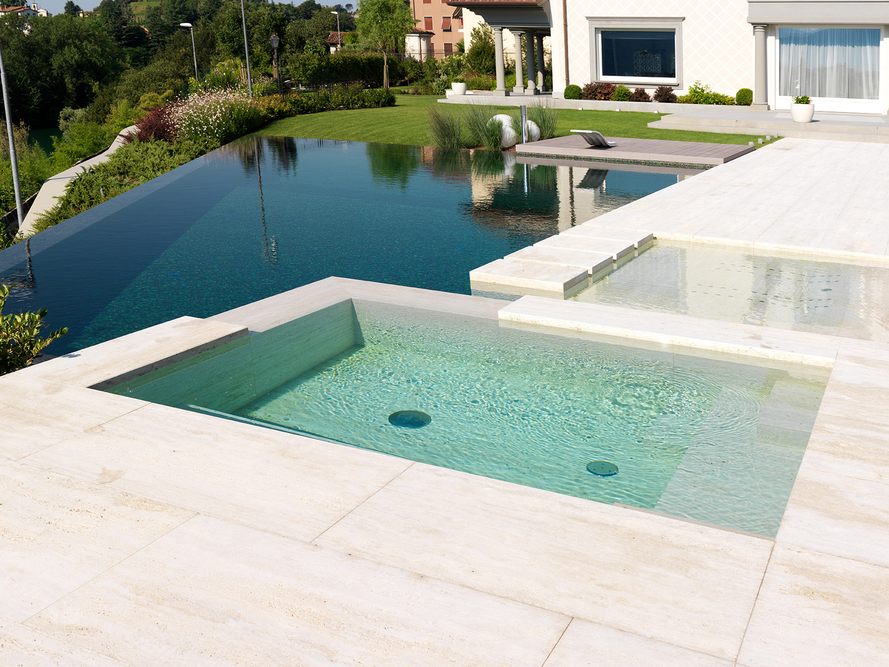 Piscina Esterna lago d'iseo