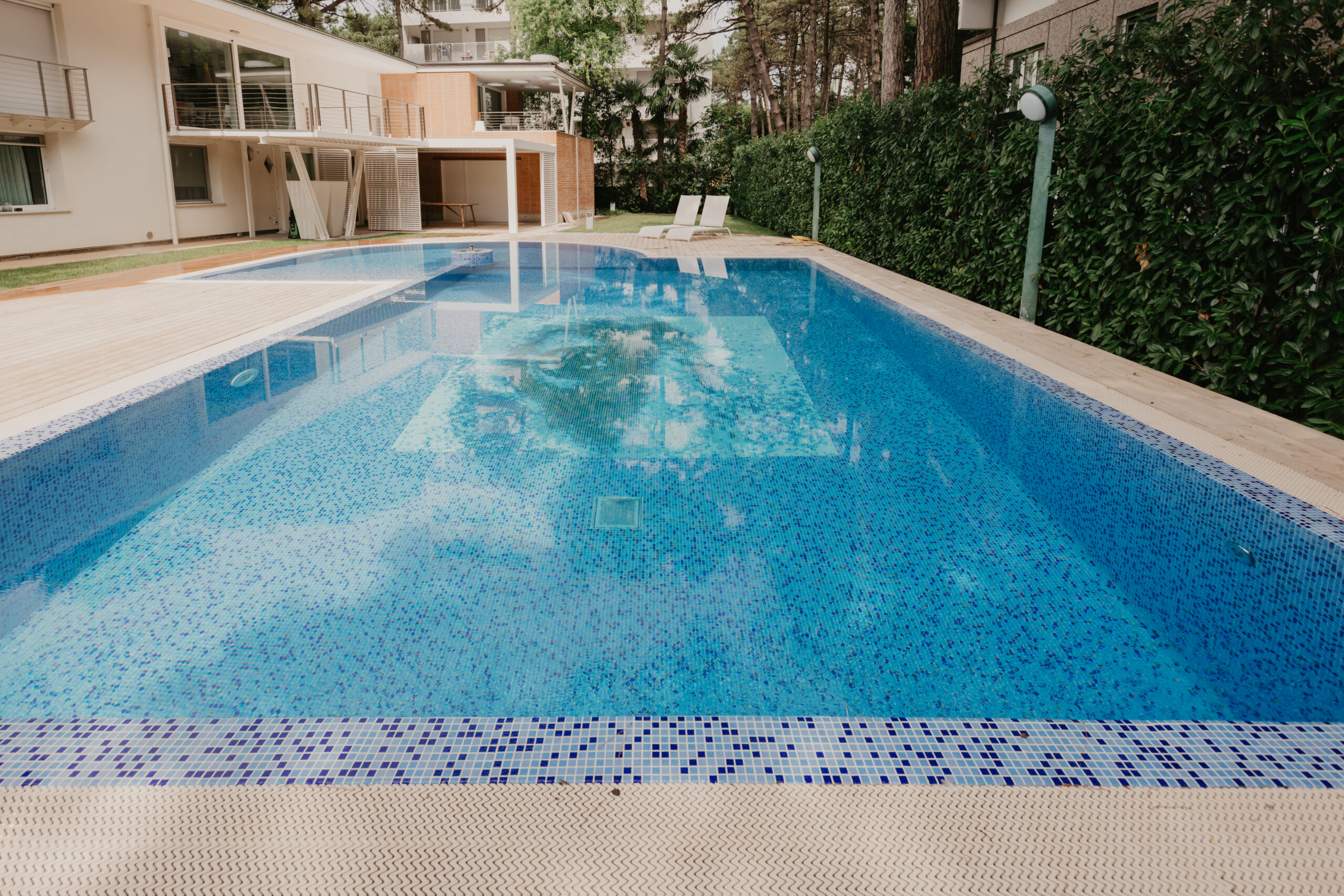 piscina privata di lusso mosaico