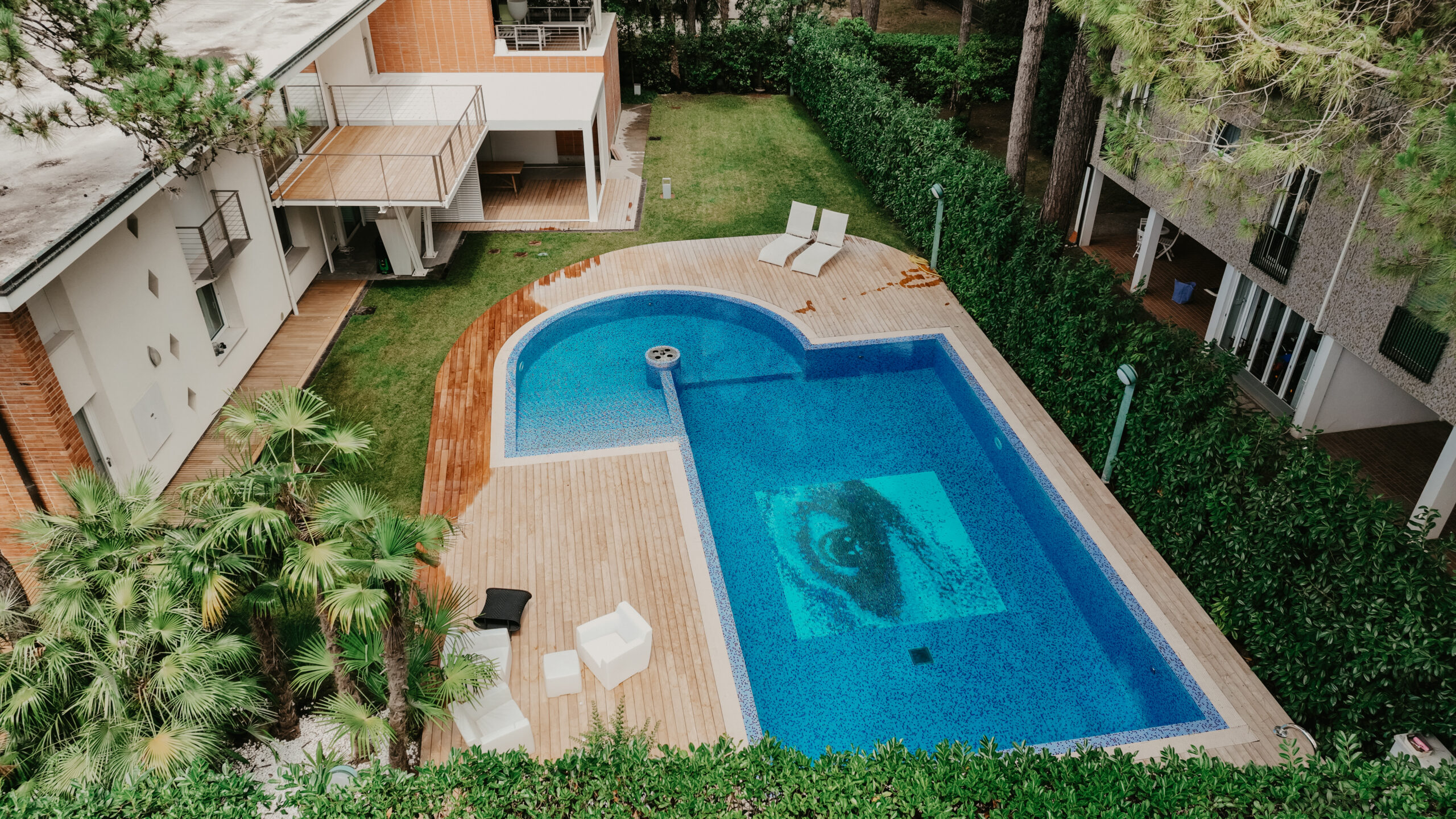 piscina privata di lusso mosaico